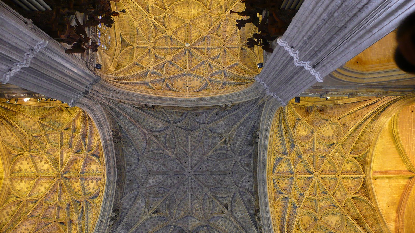 [Seville+cathedral+ceiling.jpg]