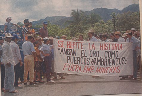 [Protesta+en+Cerro+Quema.bmp]