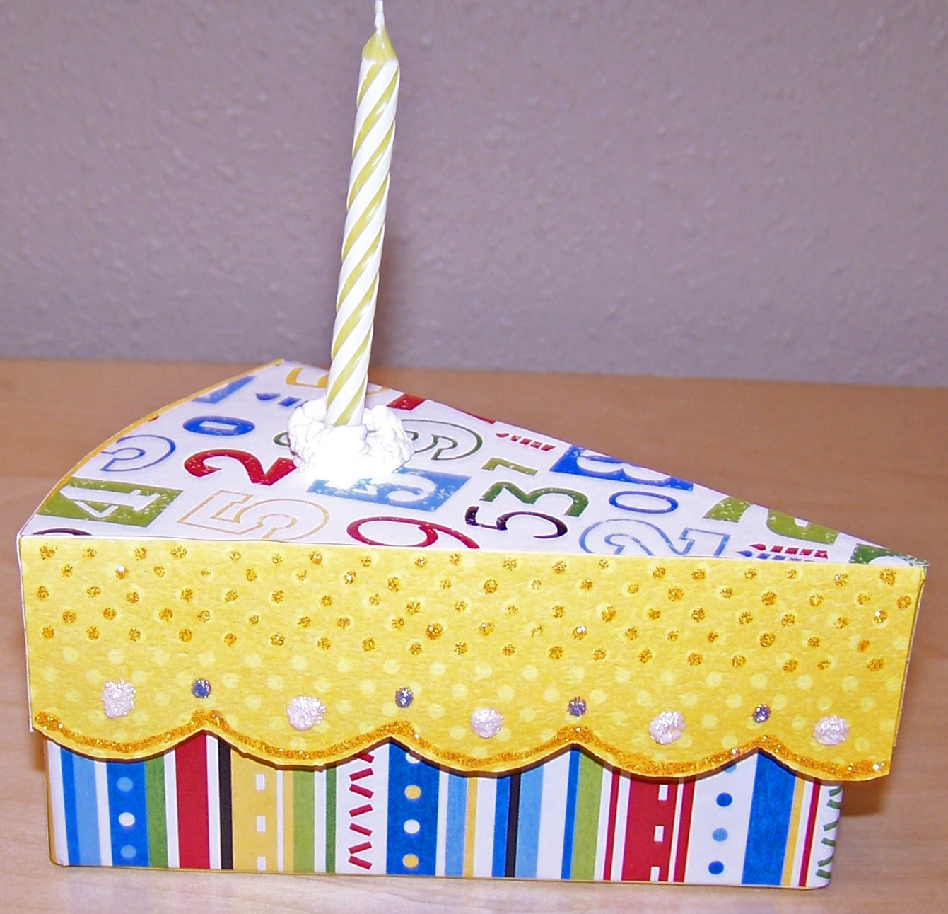 [Debbie+-+Petaloo++Birthday+Cake+Box.jpg]