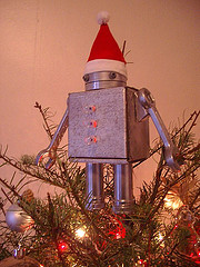 [robot_on_christmass_tree.jpg]