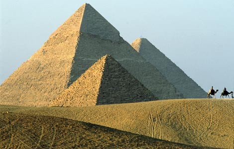 [pyramids at giza.jpg]