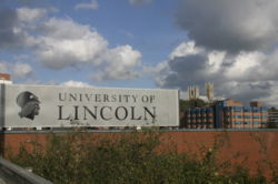 [250px-UK_University_of_Lincoln_logosign.jpg]