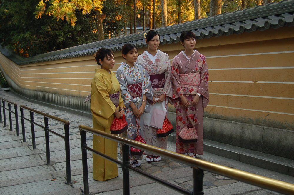 [Kyoto+-+Senhoras+em+Kimono.JPG]