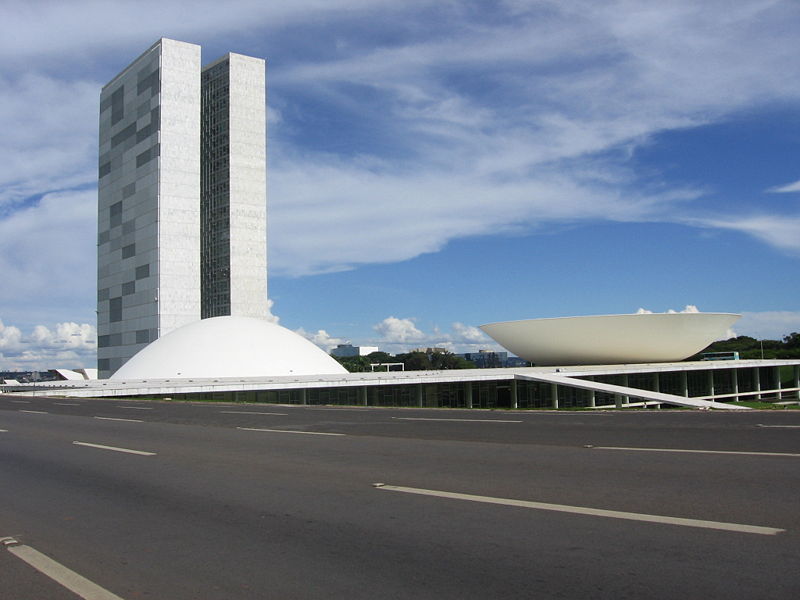 [800px-Brasilia_National_Congress.JPG]