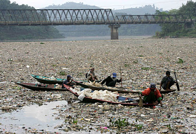plasticrubbish3R 468x319 O rio mais poluído do mundo