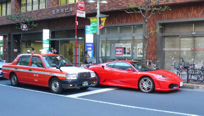[Ferrari+taxi+070413b.jpg]