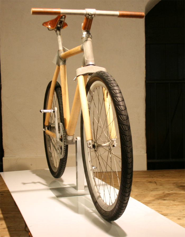 [Malmo+wooden+bicycle+070911aa.jpg]