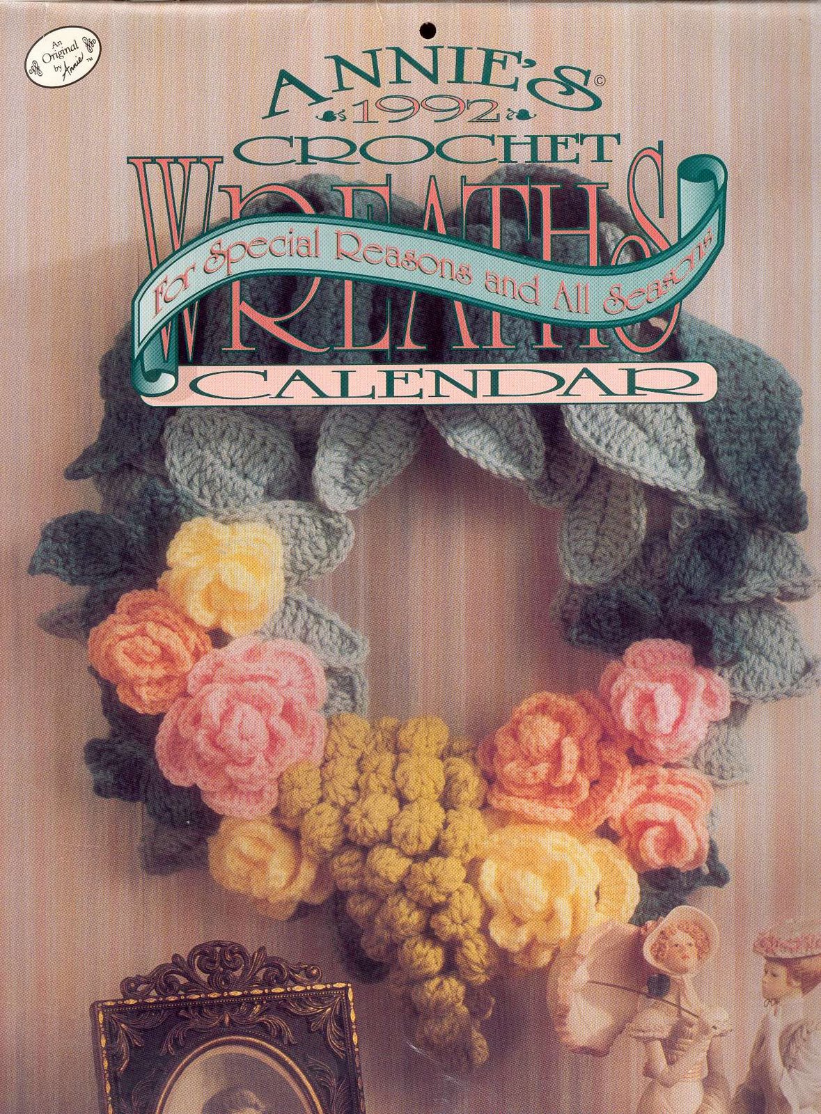 [AA-Annie's+1992+Crochet+Wreath+Calendar+00fc.jpg]