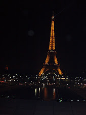 UUH Botellón a media noche frente a la Torre Eiffel!