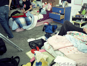 [people-in-a-cluttered-room-~-046016.jpg]