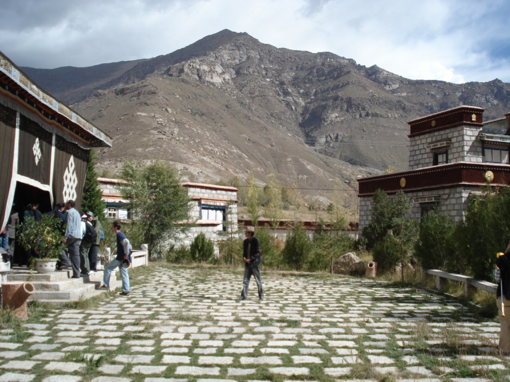 [Tibet+University+and+Linka+visit+072.jpg]