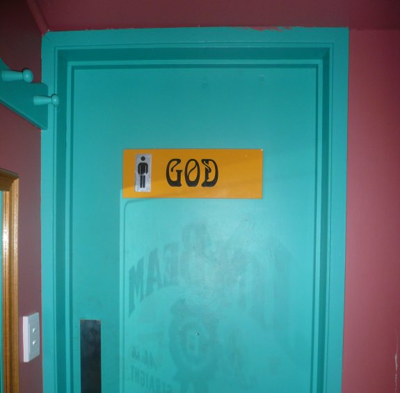 [Montezumas+God+toilet+Adelaide+3-31-08.JPG]
