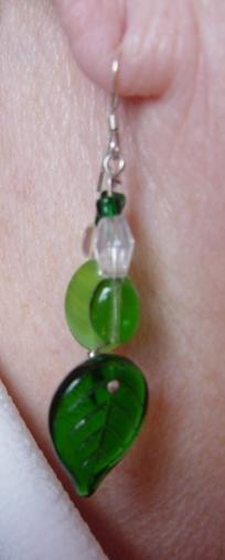 [Teresa's+widget+beads+leaf+green+er.jpg]