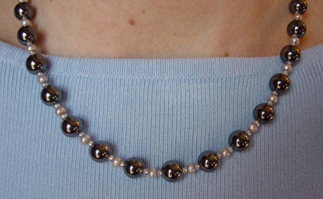 [Chris's+Hematite+and+pearl+necklace.jpg]