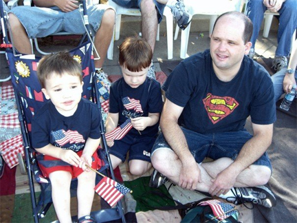 [4th+0f+July+Parade+Ben,+Nathan+&+Dad.jpg]