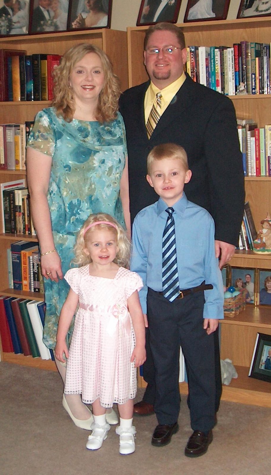 [Family+on+Easter.jpg]