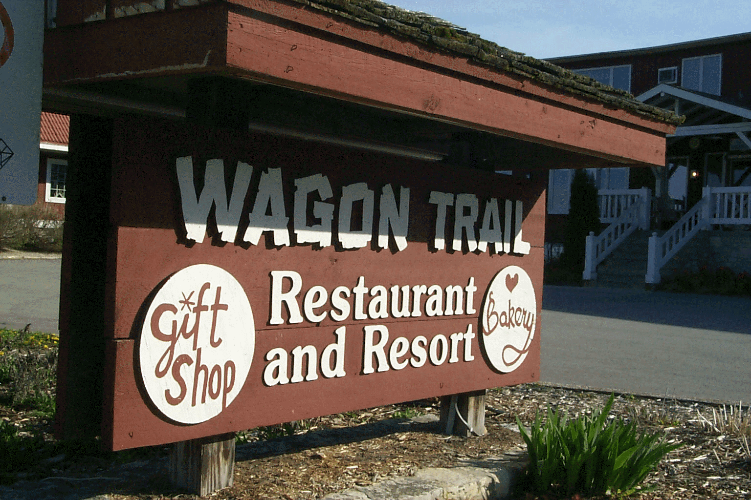 [Wagon+Trail+Resort+Sign.gif]
