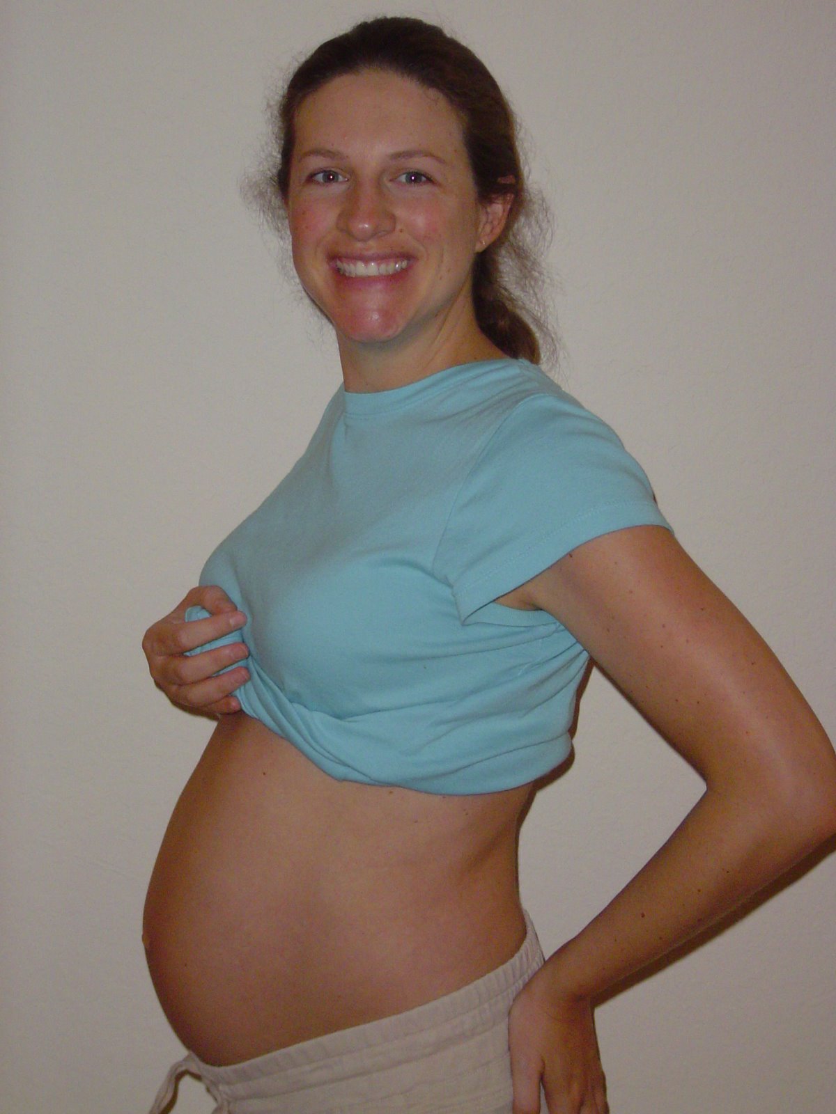 [2007+08-27+Pregnant+belly+005.jpg]