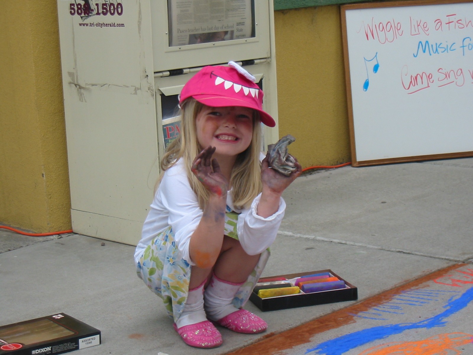 [Lauren+2007+chalk+art+festival.jpg]