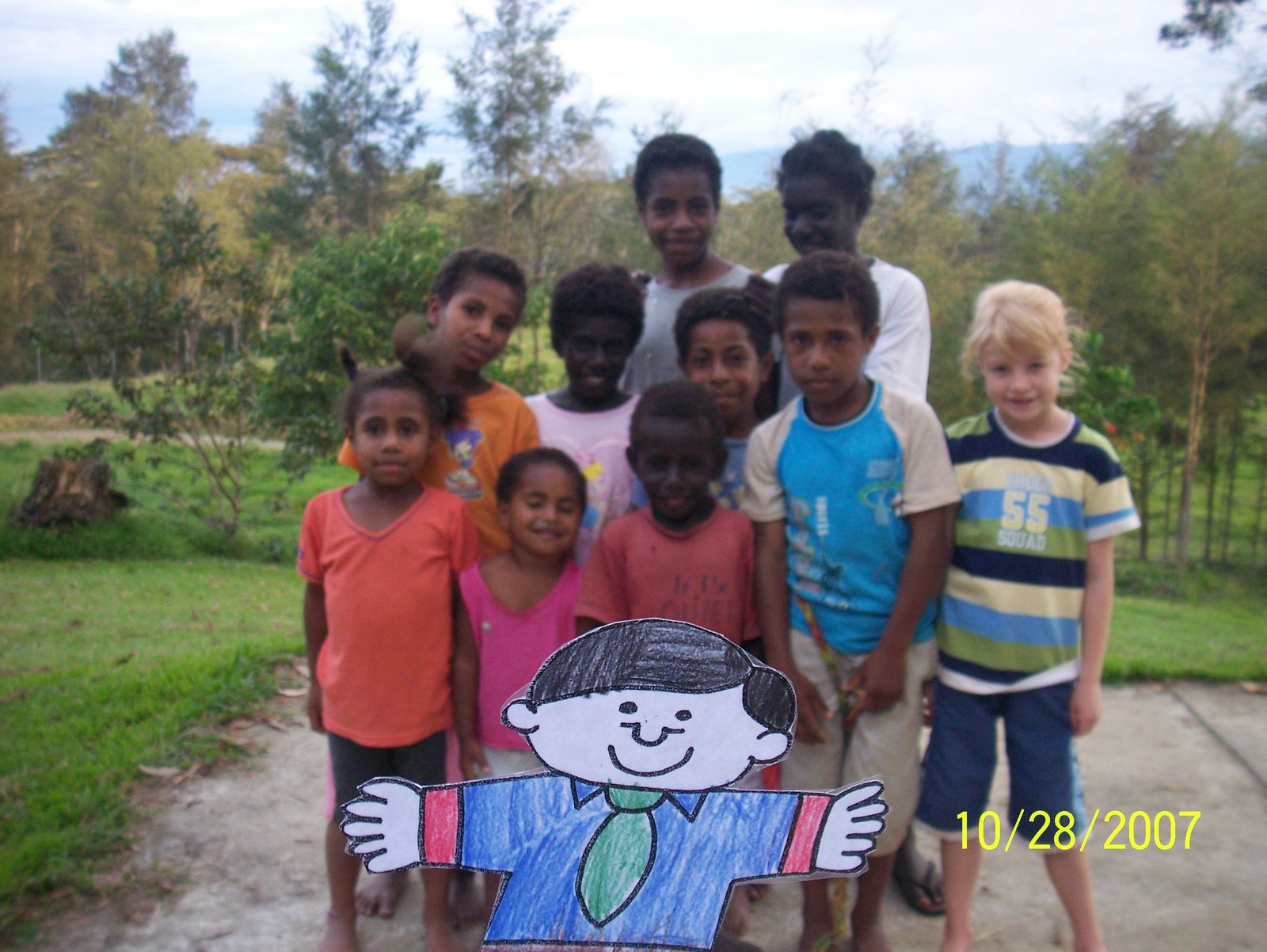 [Flat+Stanley+with+friends+in+Papua,+New+Guinea.jpg]