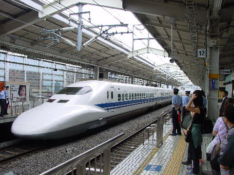 [japanese_bullet_train.jpg]
