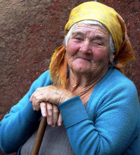[old-woman-madeira.jpg]