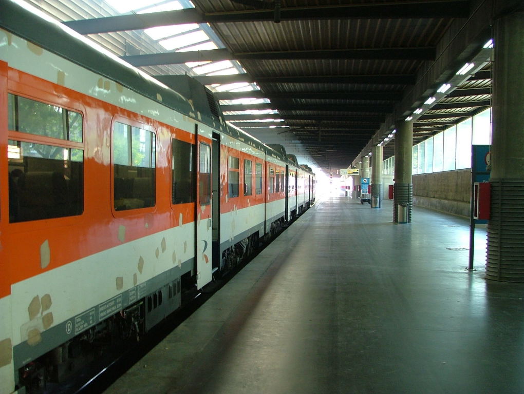 [Train+and+Valencia+train+station001.JPG]