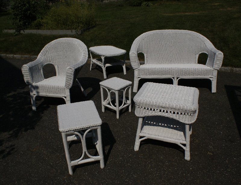 [White+Wicker+Chairs+Driveway_sm.jpg]