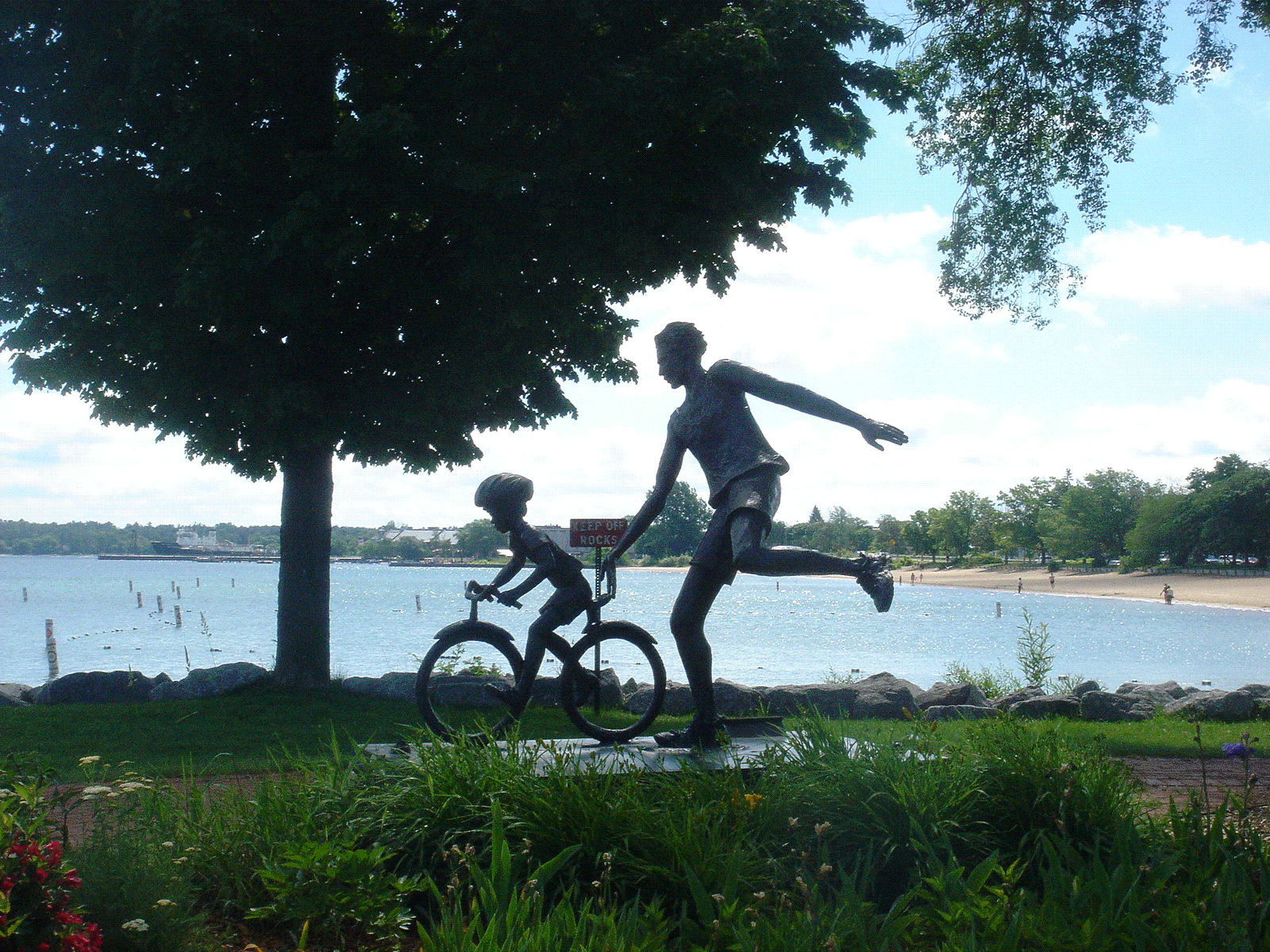 [Bike+Statue+TC.GIF]