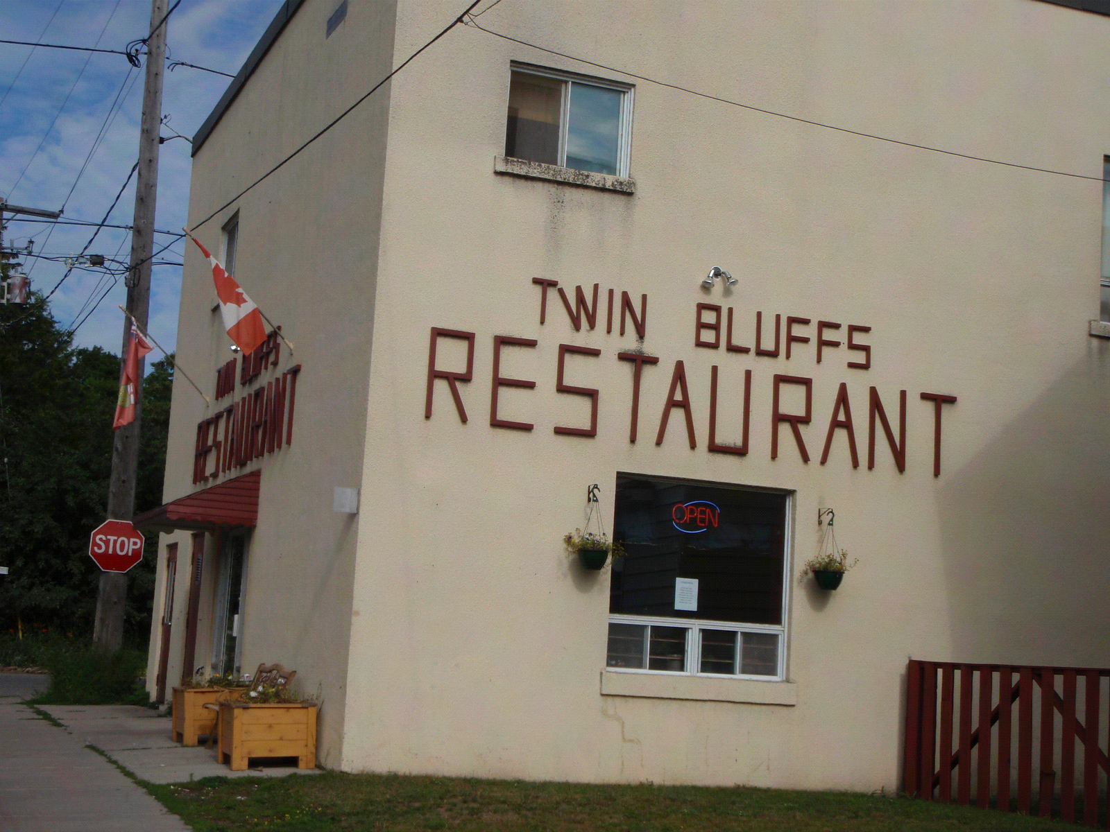 [Gore+Bay+Twin+Bluffs+Restaurant+2.GIF]