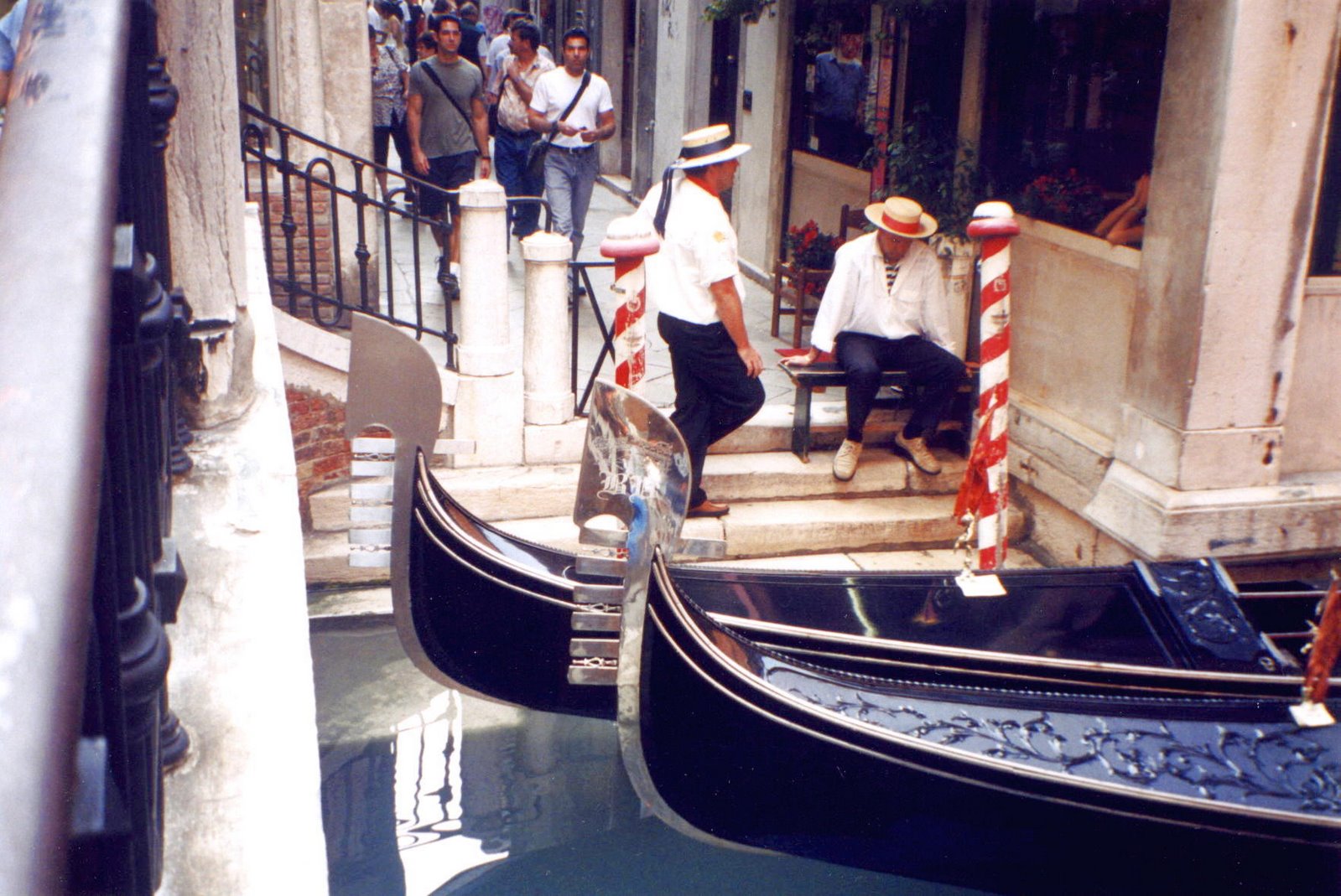 [The+Brown+Loafer+Gondoliers.jpg]