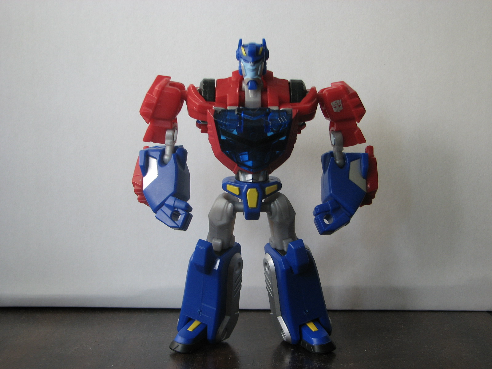 [Animated+Cybertron+Optimus+prime+front.JPG]