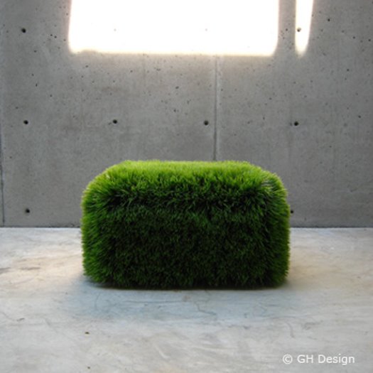 [grass+ottoman.jpg]