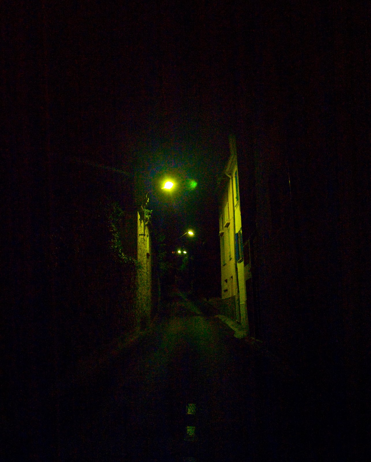[dark-alley1.jpg]