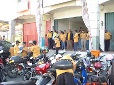 Aktifitas di Lobi Kantor DPC Hanura Kota Tangerang