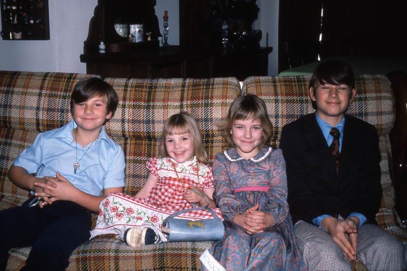 [09_1978+November,+4+kids+on+couch.jpg]