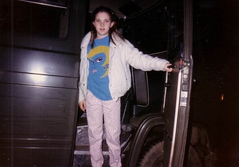 [16_1986-12+Sue+catching+6am+schoolbus+in+Herborn.jpg]
