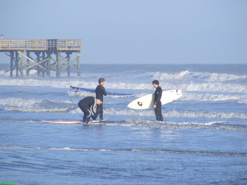 [Surfers+getting+ready.JPG]