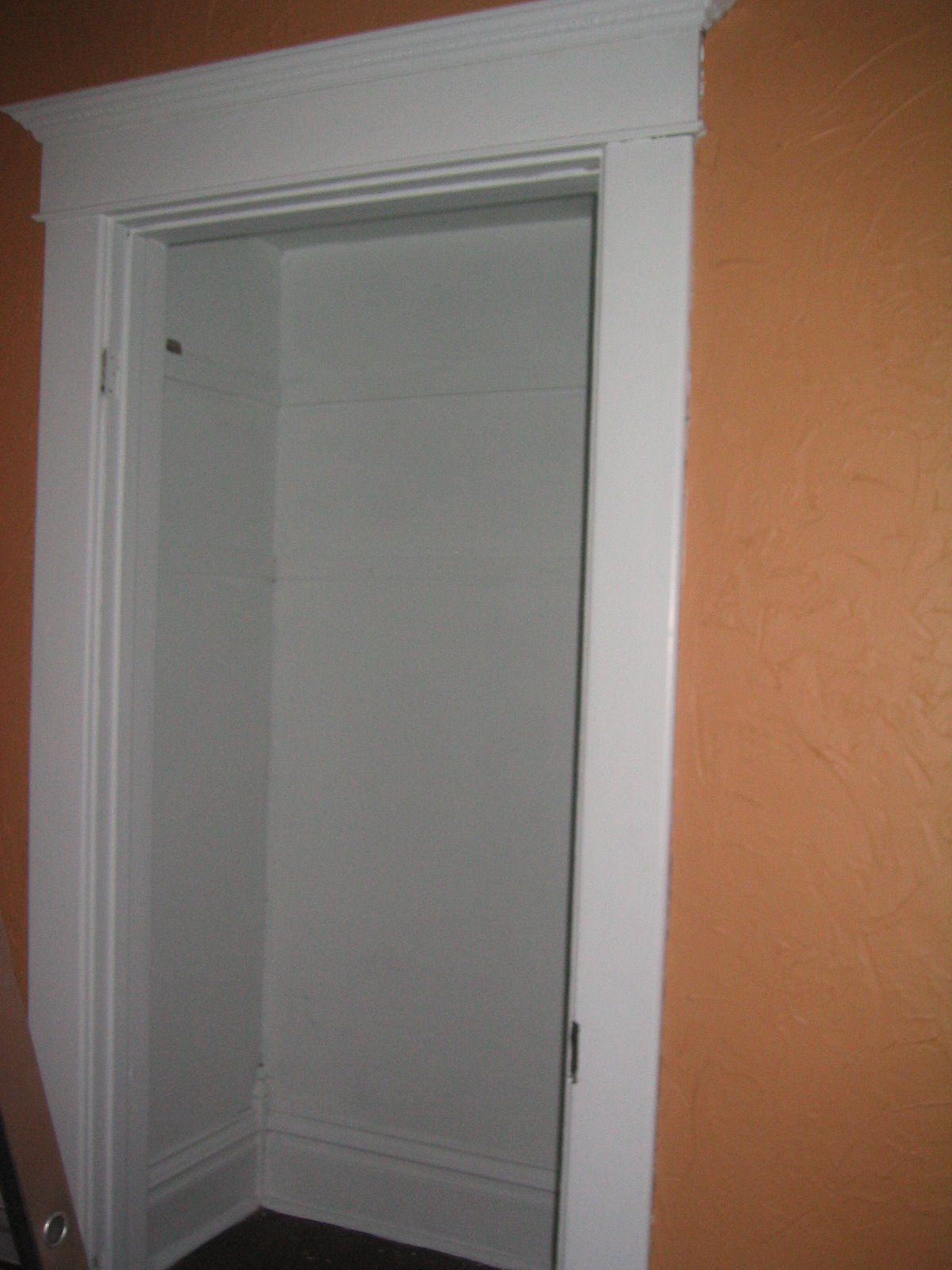 [painted+bedroom+closet.JPG]
