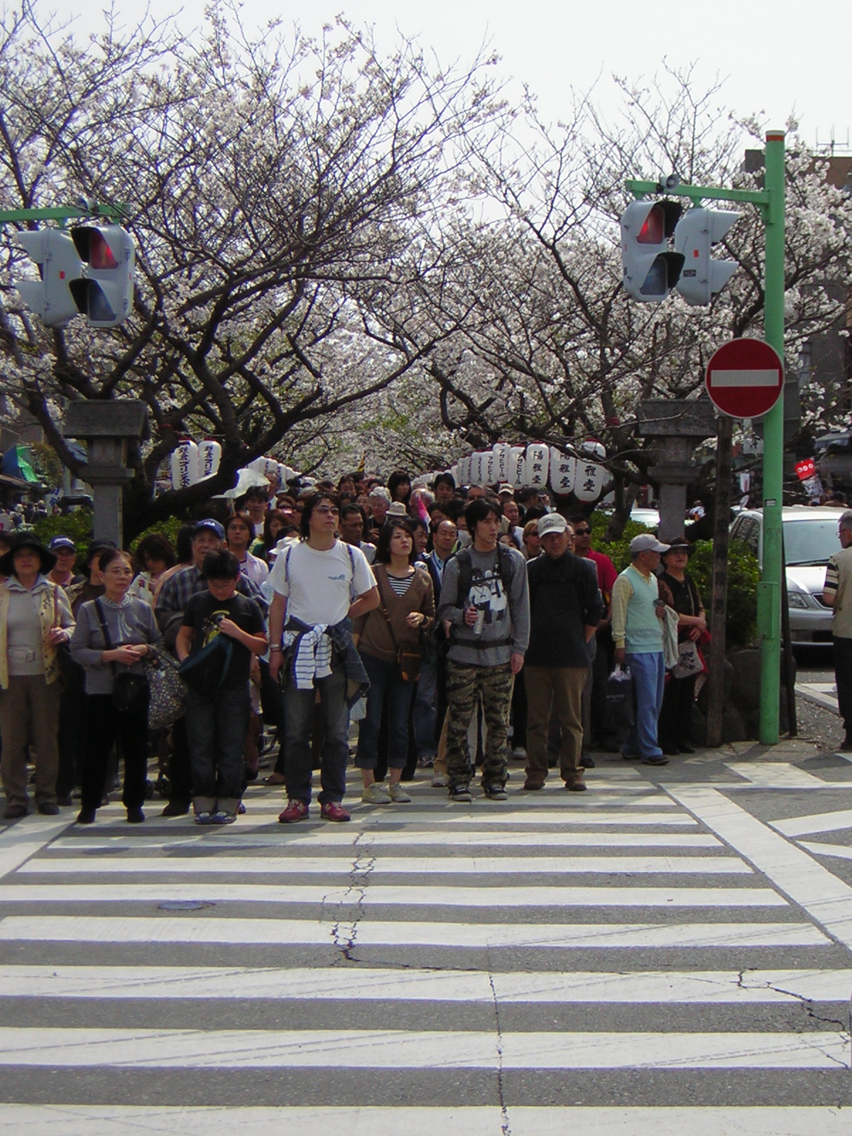 [Crowds+crossing+street.JPG]