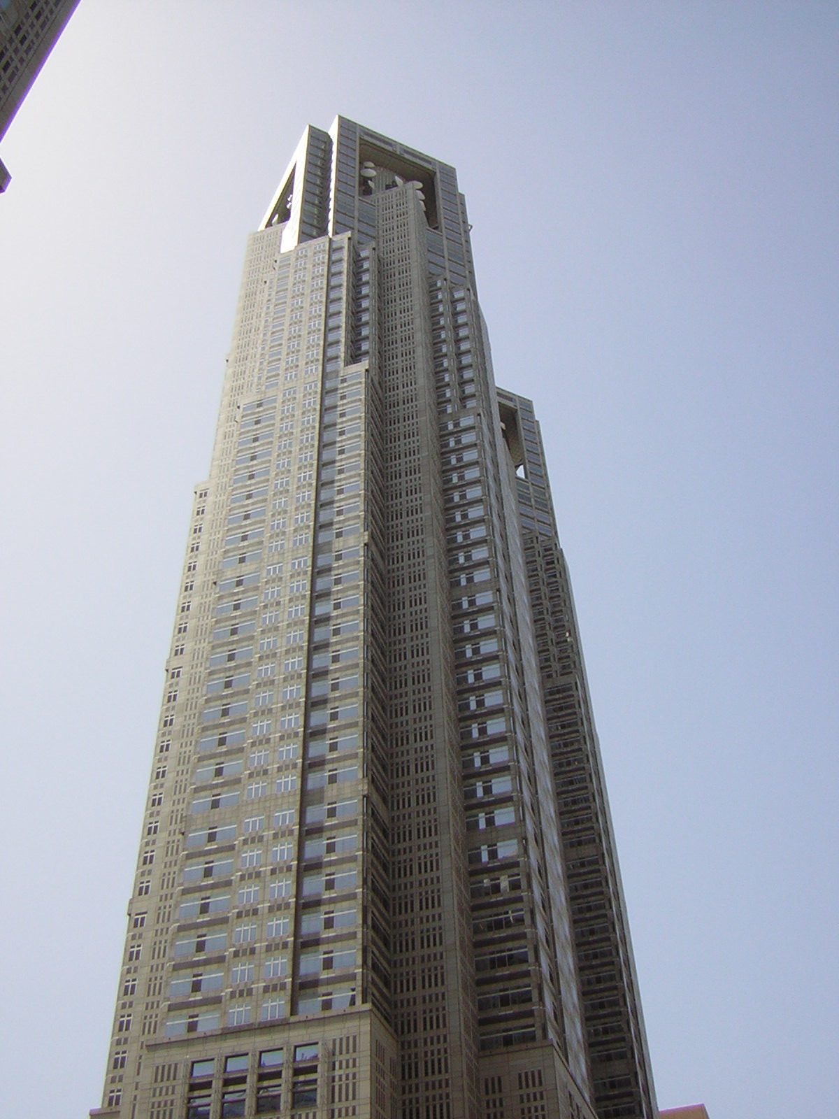[Tall+building+in+Shinuku.JPG]