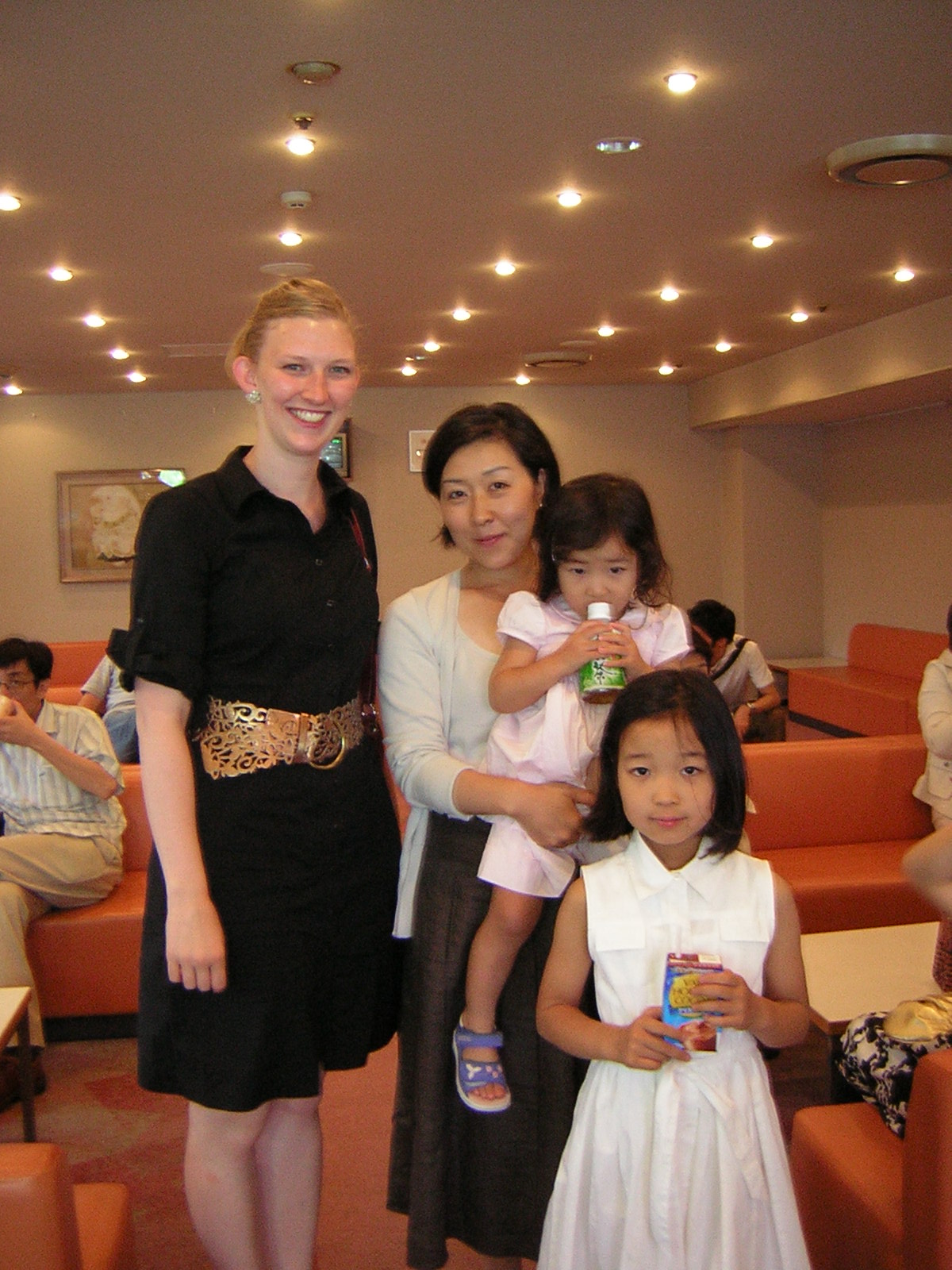 [Me,+Sato+and+daughters.JPG]