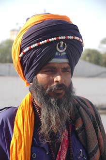 [DEL Delhi - Gurdwara Bangla Sahib Sikh temple portrait with colourful turban 01 3008x2000.jpg]