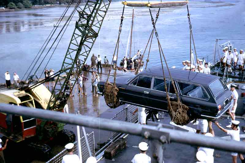 [17_Tonga__unloading_gift_from_Fiji_to_King._Alan_Whicker_on_jetty_July_1967]