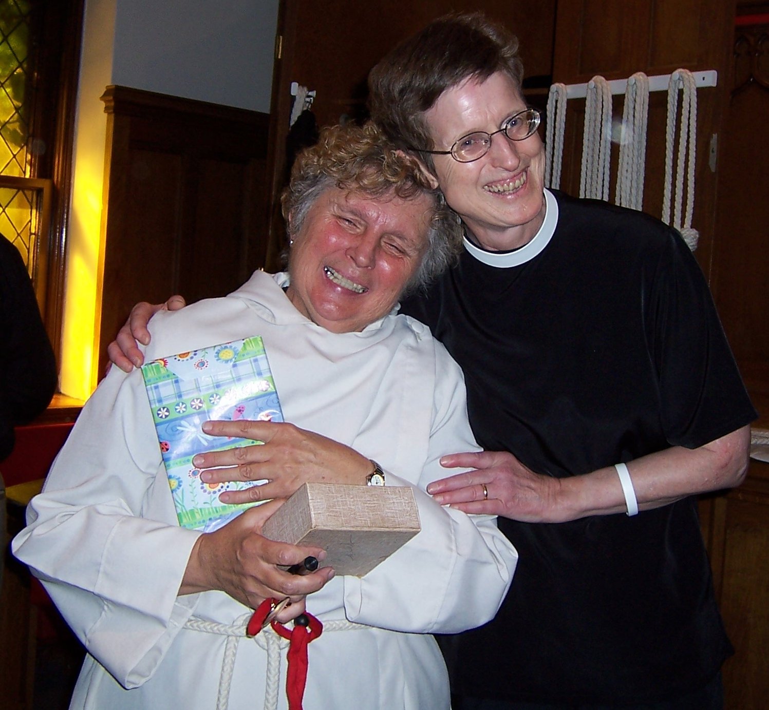 [Rev.+Mary+Lou+and+I+in+the+sacristy.jpg]