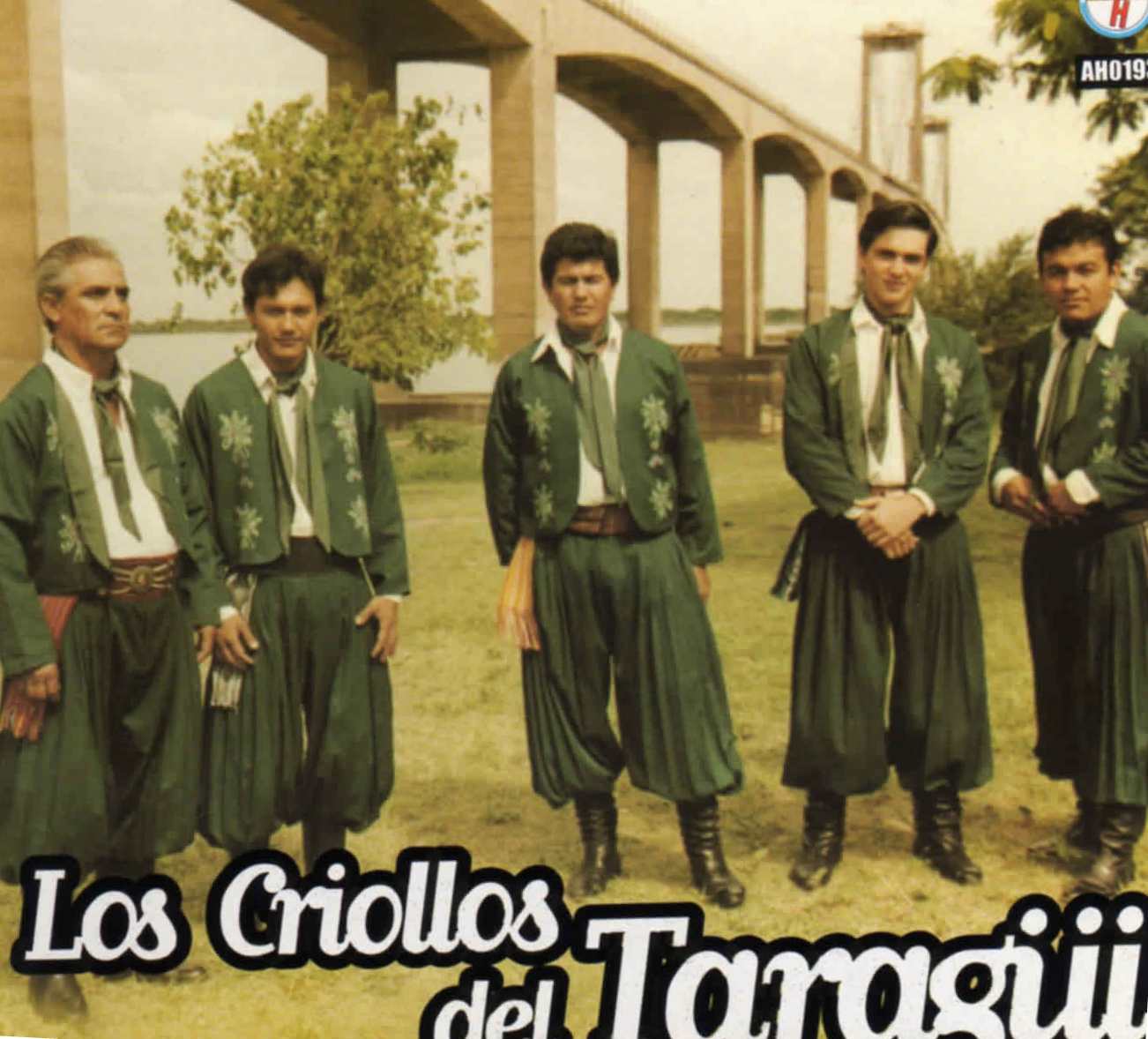 [Los+Criollos+del+Taragüi.jpg]