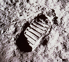 [62043main_Footprint_on_moon.jpg]