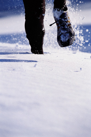 [feet+in+snow+chase_AAKM001059.jpg]