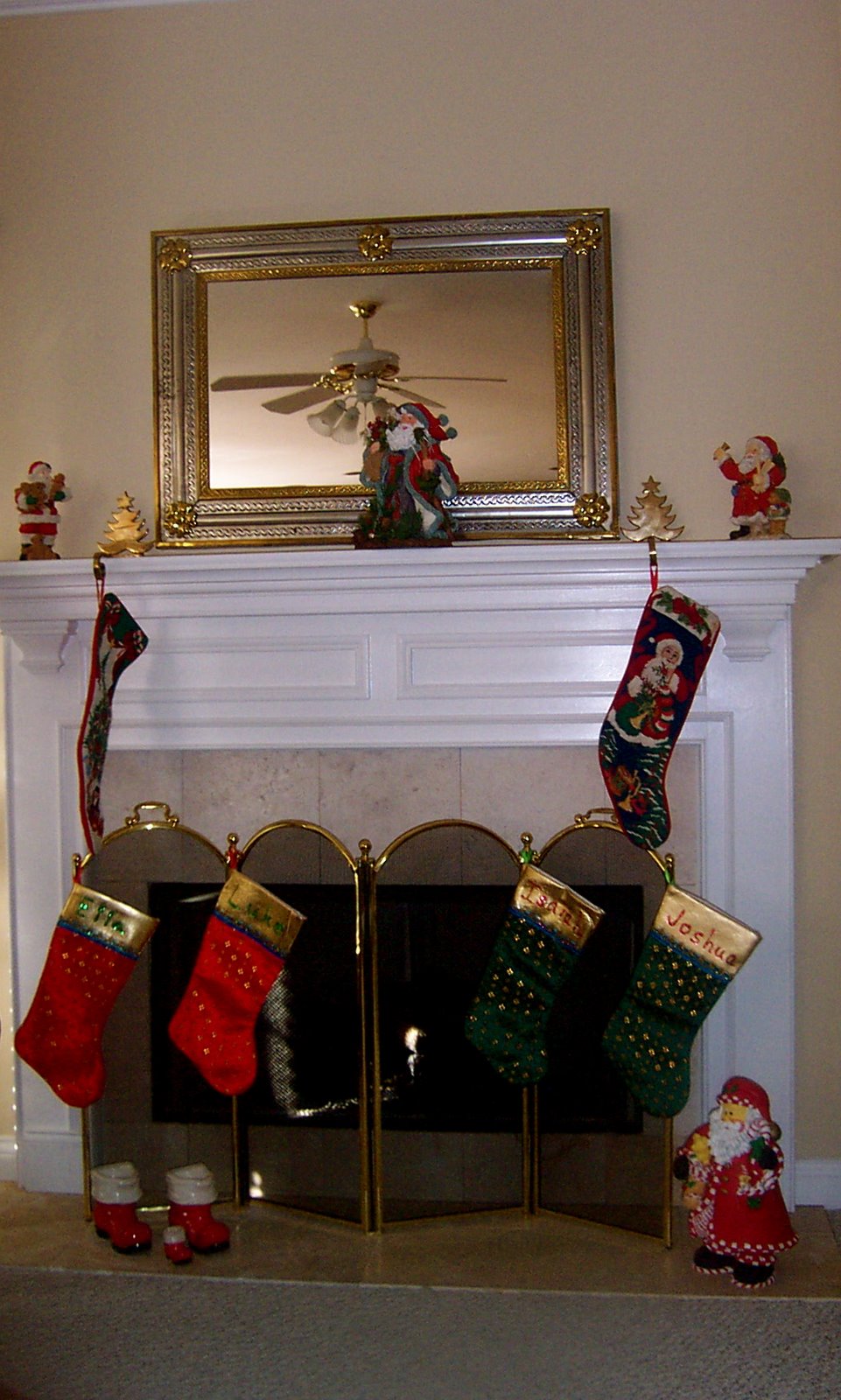 [Christmas:07:stockings.JPG]