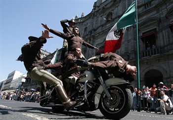 [MexicanPoliceMotorcycle.jpg]